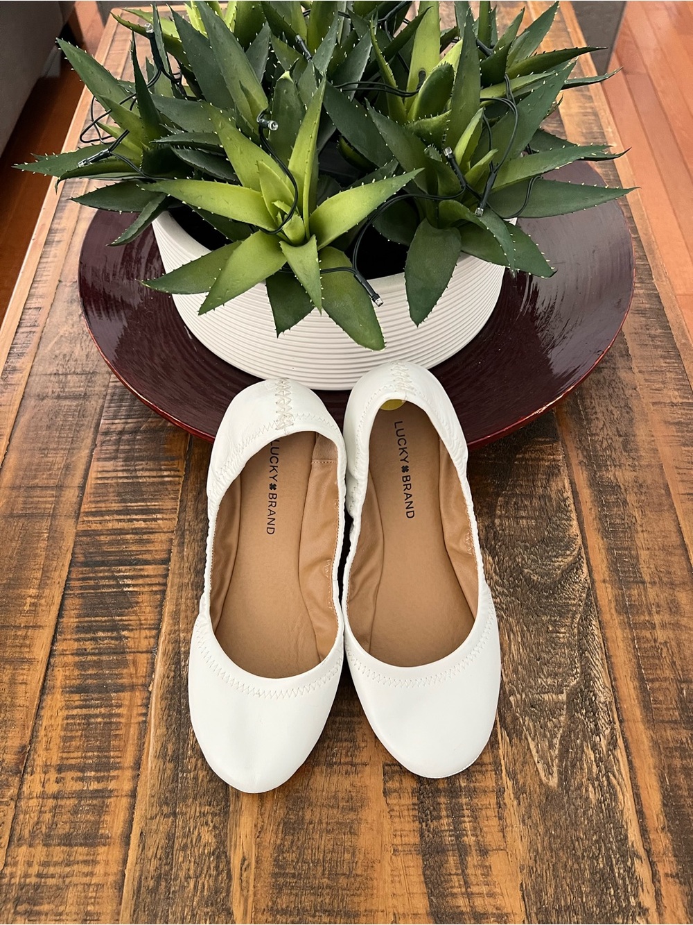 Lucky Brand White Women's Slip-On Ballet Flats